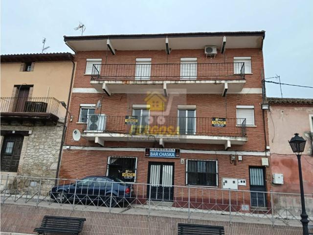 Piso y Local en venta en pleno centro de Nombela Toledo