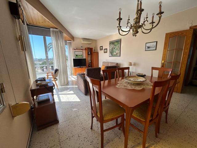 Piso 4 habitaciones y dos baños