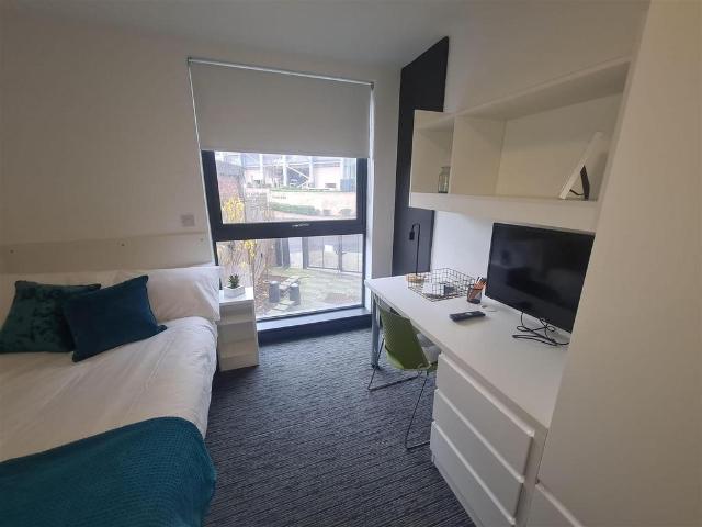 Pitt St, Newcastle NE4 Studio to rent £1,066 pcm £246 pw