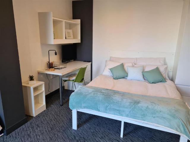 Pitt St, Newcastle NE4 Studio to rent £1,066 pcm £246 pw