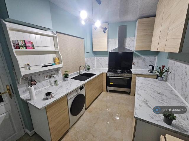 Pitt St West, Barnsley, S70 3 bed terraced house to rent £895 pcm £207 pw