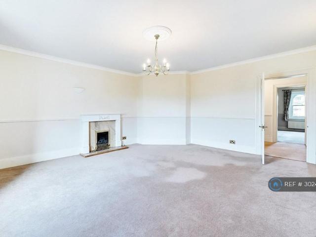 Pittville Circus Road, Cheltenham, GL52 3 bed flat to rent £1,495 pcm £345 pw