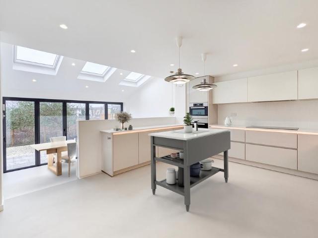 Pittville Gardens, London, SE25 5 bed semi detached house to rent £4,000 pcm £923 pw