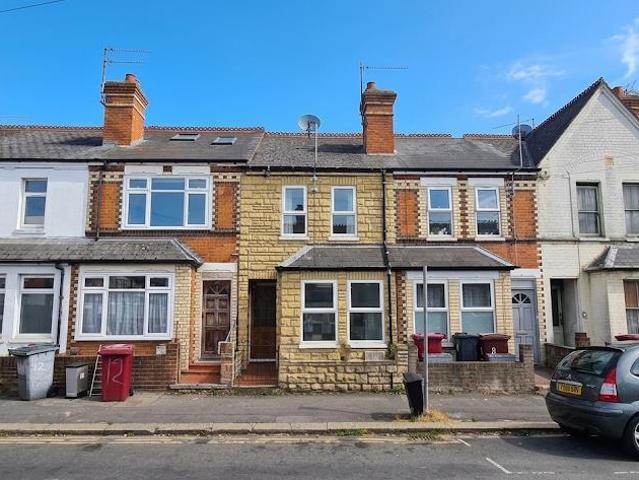 Pitcroft Avenue 3 bed terraced house to rent £1,695 pcm £391 pw