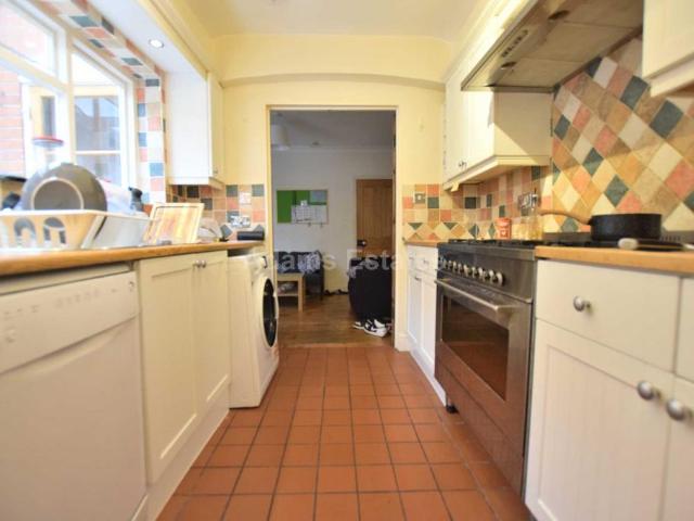 Pitcroft Avenue, Reading 4 bed terraced house to rent £2,100 pcm £485 pw