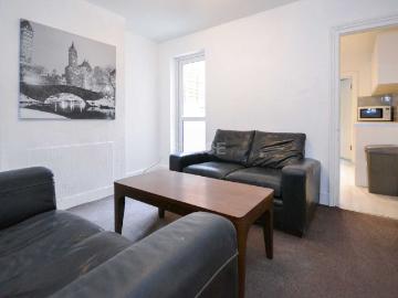Pitcroft Avenue, Reading, Berkshire RG6, 4 bed terraced house to rent, £2,200 pcm | PrimeLocation