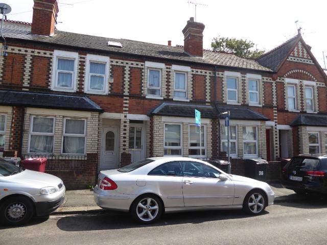 Pitcroft Avenue, Reading RG6, 3 bed terraced house to rent, £1,650 pcm | PrimeLocation