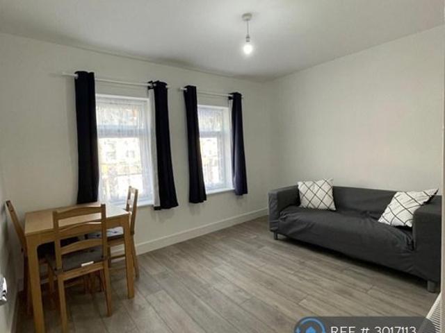 Pitcroft Avenue, Reading, RG6 1 bed flat to rent £1,195 pcm £276 pw