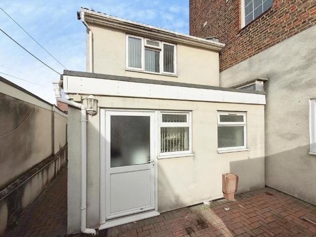 Pitcroft Lane, Hampshire PO2 1 bed maisonette to rent £995 pcm £230 pw