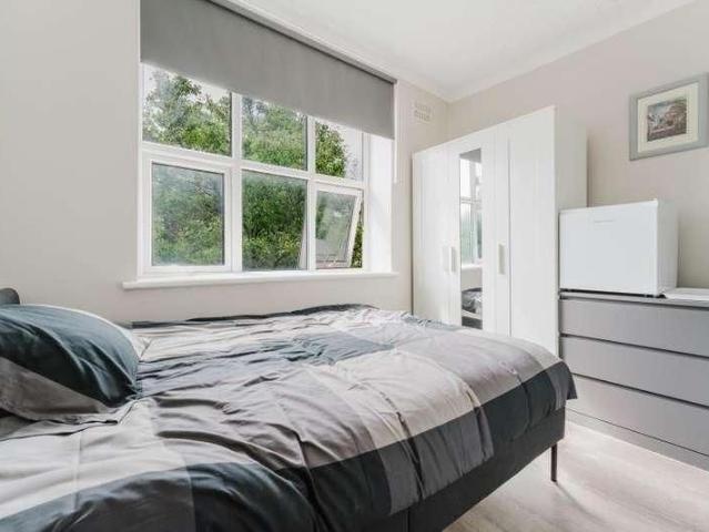 Pitshanger Lane, W5