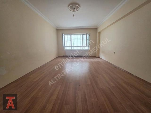 Piyade Mah. Cadde'ye Yakın Y.giriş 2+1 Balkonlu Kiralık Daire