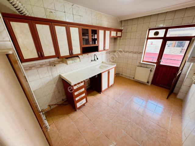 Piyade Mahallesinde Ara Kat Masrafsız 3+1 Kiralık Daire !