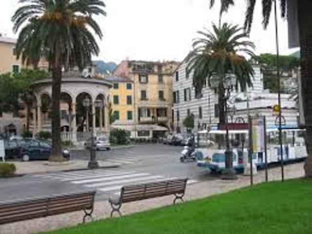 Pizza Asporto / Street FoodA Rapallo in centro strada altamente trafficata cedesi avviatissimo locale di pizzeria da asporto con forno a legna e cucina, gastronomia, nuove e moderne attrezzature, tavoli per fermarsi a mangiare, apertura serale e annuale c
