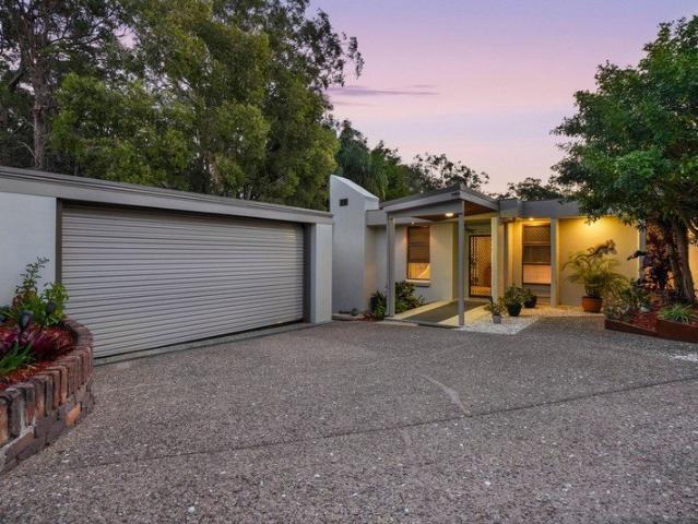 Pizza Nights, Pool Days & A Backyard Bar: Fully Renovated 4 Bed Springwood Home
