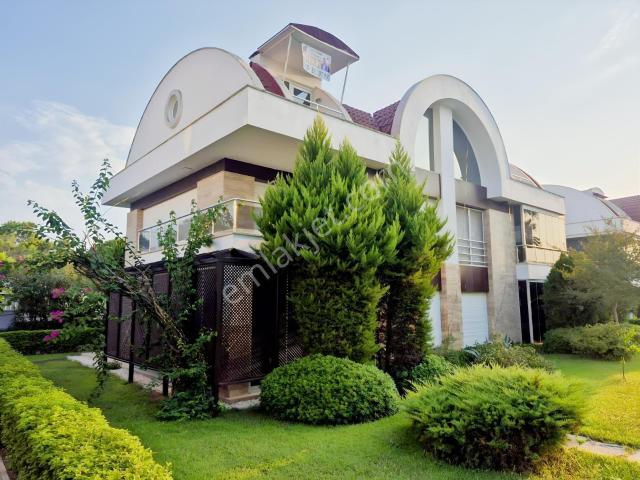 Poınt Invest'ten 4+1 Nehire Sıfır Villa