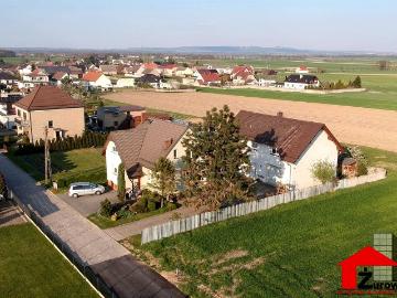 Połowa domu z możliwością korzystania z ogrodu Brożec
