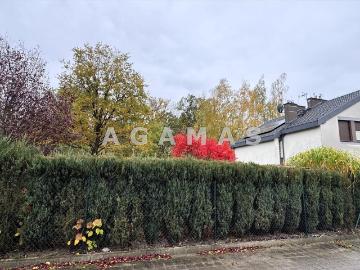 Połówka bliźniaka z ogrodem, kominkiem i fotowoltaiką