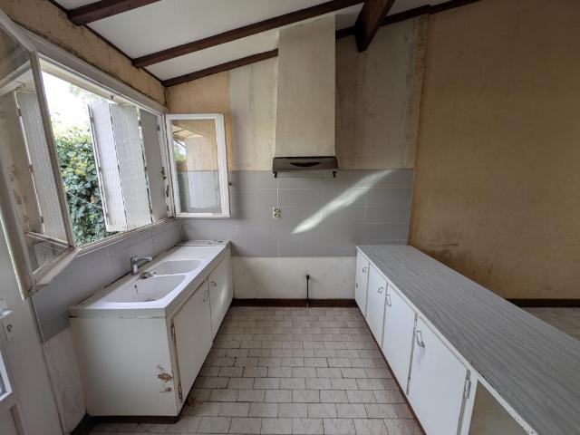 POMEROL Maison en pierre 78 m² + garage 15 m² et jardin – 120 000 €