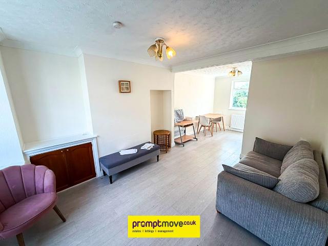 Pomfret Avenue, Luton LU2, 2 bed property to rent, £1,300 pcm | PrimeLocation