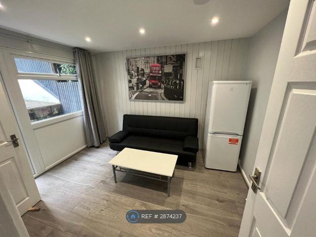 Pomfret Avenue, Luton LU2, 5 bed semi detached house to rent, £2,200 pcm | PrimeLocation