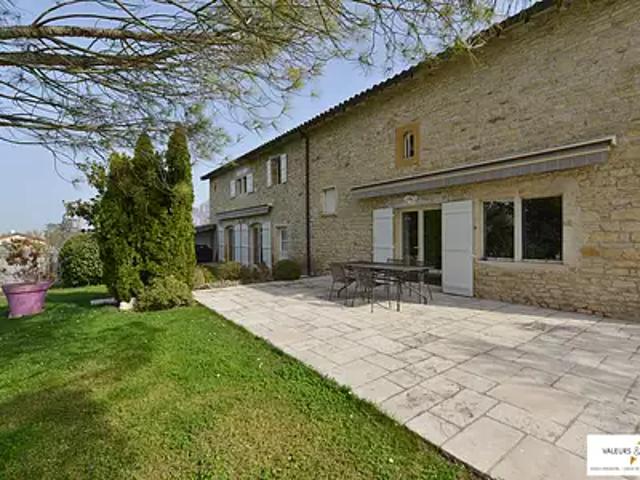 Pommiers 69480 Achat / Vente maison 9 pièces t9 au dernier étage piscine
