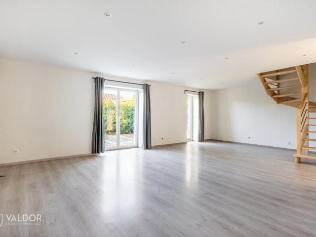 Pommiers Duplex 4 pièces 93 m² deux stationnements terrass