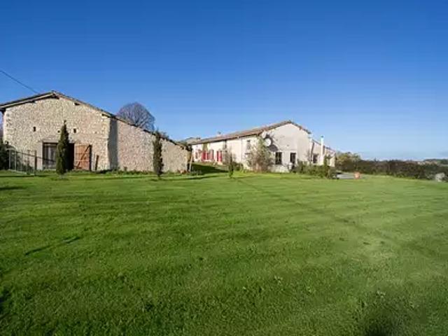 Pommiers Moulons 17130 Achat / Vente maison 10 pièces t10 parking