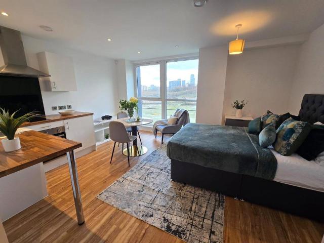 Pomona Strand, Trafford, M16 0YD, United Kingdom | Studio apartment for rent #134396058 | Rentberry