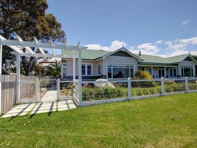 Pomora House and Cottage Two Homes on One Title