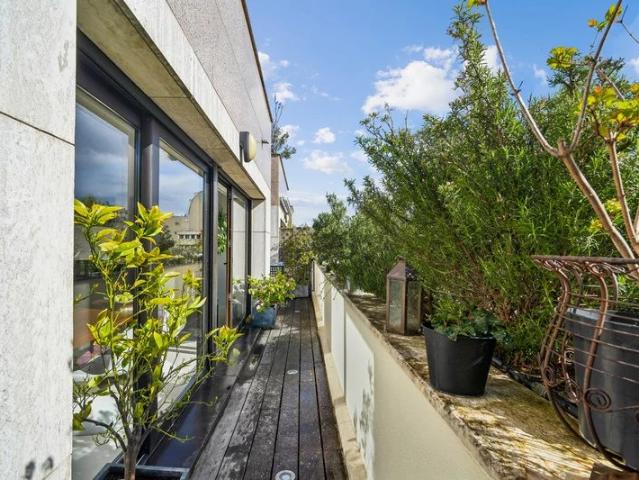 Pont de Neuilly: Élégant appartement 3 pièces de 90m² + terrasse