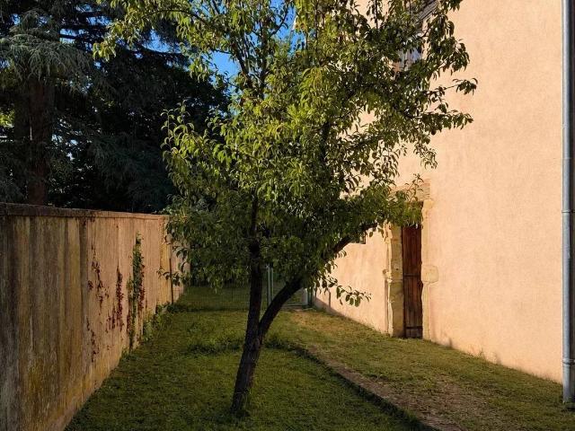 PONT EVEQUE, Ancien corps de ferme rénové de 212m² avec terrain