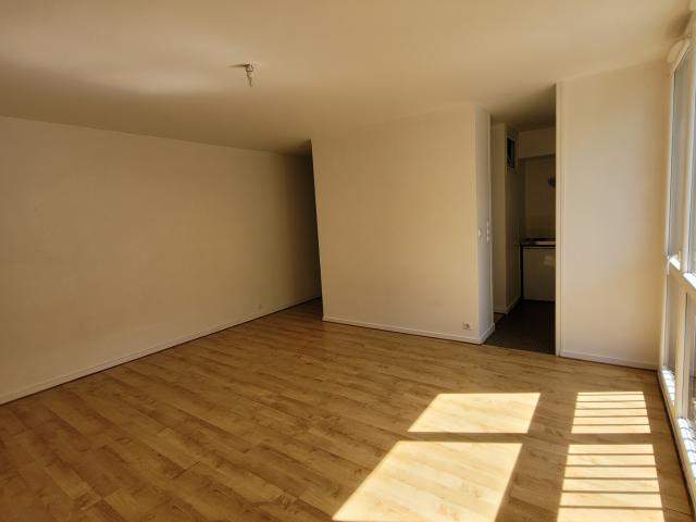 PONT STE MAXENCE Appartement situé en lisière de forêt