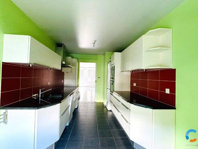 PONT STE MAXENCE, DANS RESIDENCE SECURISEE, APPARTEMENT F5 DE 10