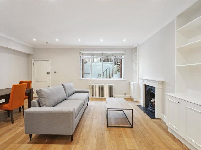 Pont Street, Knightsbridge, London, SW1X 2 bed apartment to rent £3,900 pcm £900 pw