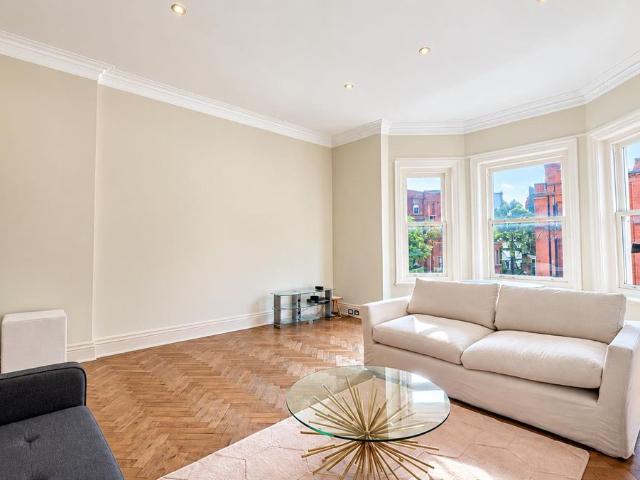 Pont Street, Knightsbridge SW1X, 1 bed flat to rent, £4,767 pcm | PrimeLocation