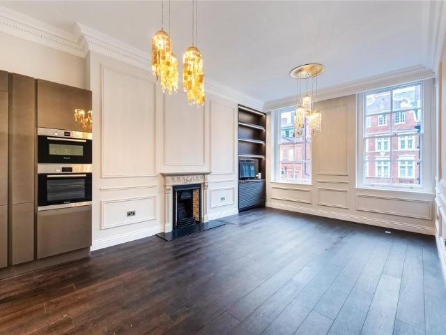 Pont Street, London, SW1X 3 bed apartment to rent £6,500 pcm £1,500 pw