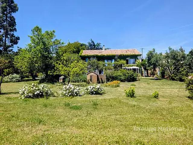 Pont Saint Esprit 30130 Achat / Vente maison 8 pièces t8 au dernier étage piscine