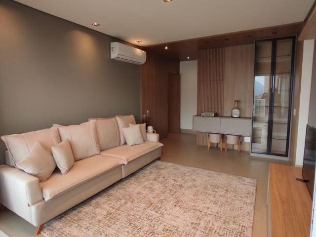 Ponta Da Praia – 2 Dorm – Finamente Decorado – Lazer – Próximo Ao Mar