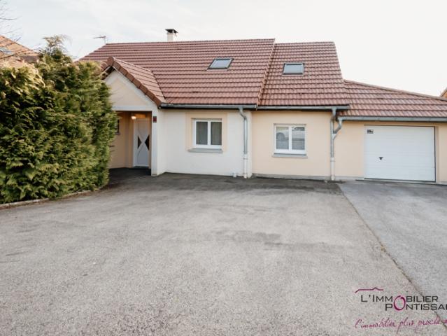 PONTARLIER: MAISON INDIVIDUELLE DE 2001 AVEC 5 CHAMBRES, GA