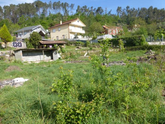 PONTEAREAS, CASA 2 PLANTAS PARA REFORMAR CON TERRENO 2.100 METROS