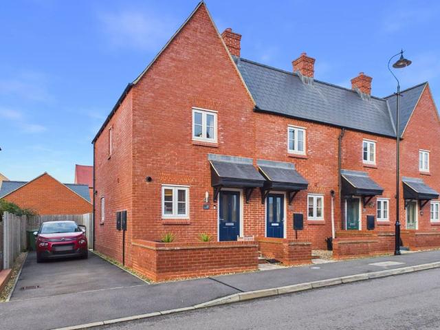 Pontefract Avenue, Towcester NN12, 2 bed end terrace house to rent, £1,300 pcm | PrimeLocation