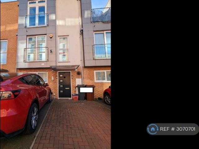 Pontes Avenue, Hounslow, TW3 4 bed terraced house to rent £2,900 pcm £669 pw
