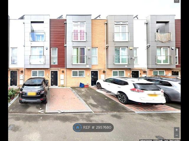 Pontes Avenue, Hounslow TW3, 4 bed terraced house to rent, £2,800 pcm | PrimeLocation
