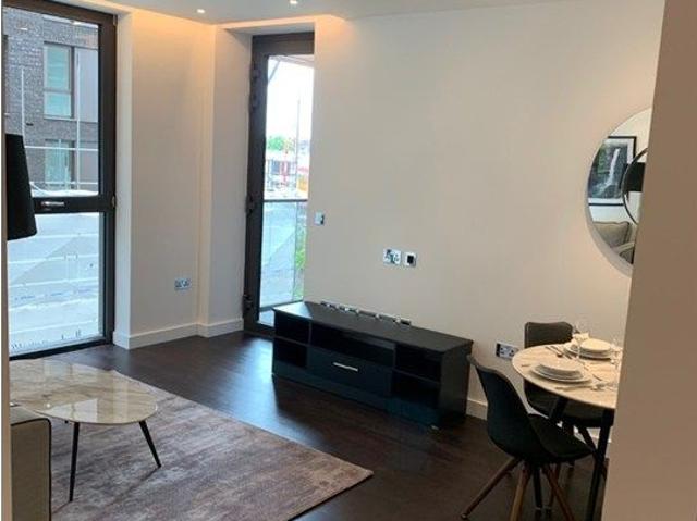 Ponton Road, London SW11, 1 bed flat to rent, £3,000 pcm | PrimeLocation