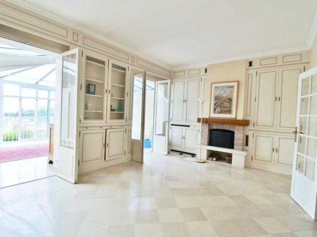 Pontoise Maison 160 m2 hab./ 223 m2 utiles 7 pces 5 ch Sous sol total jardin