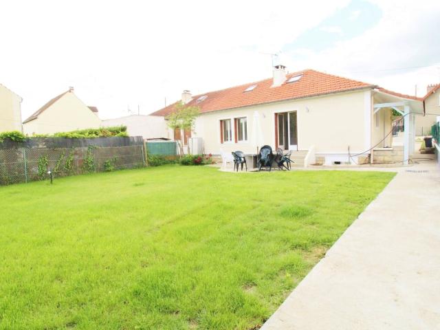 PONTOISE, maison 4 pièces, 94 m2 habitables, 134 m2 utiles, sous sol total 69 m2, terrain 494 m2