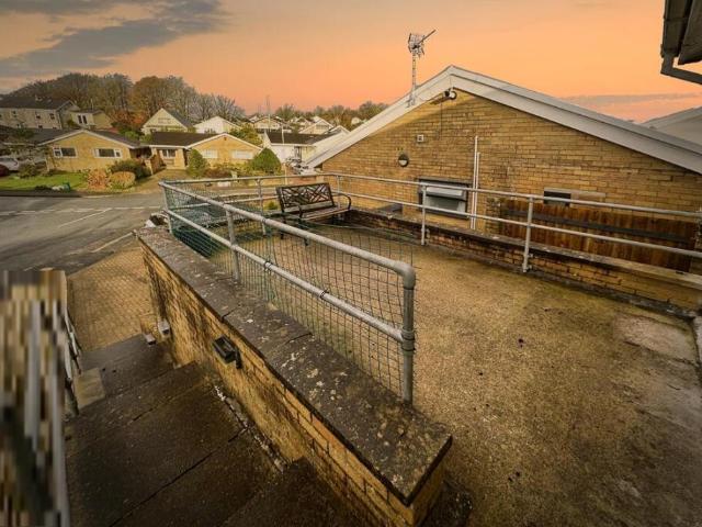 PONTYCLUN, CF72 2 bed bungalow to rent £1,100 pcm £254 pw