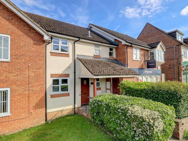 Pond Approach, Holmer Green, High Wycombe, Buckinghamshire HP15, 1 bed flat to rent, £1,100 pcm | PrimeLocation