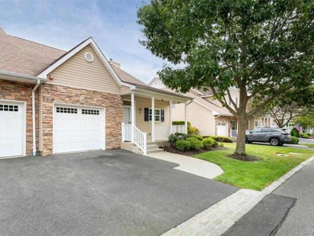 Pond Cir, Mount Sinai, Condo For Sale