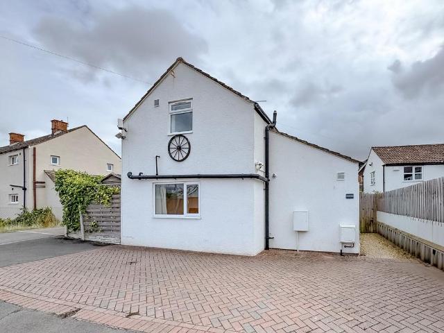 Pond Close, Patchway, Bristol. 2 bed end of terrace house to rent £1,500 pcm £346 pw